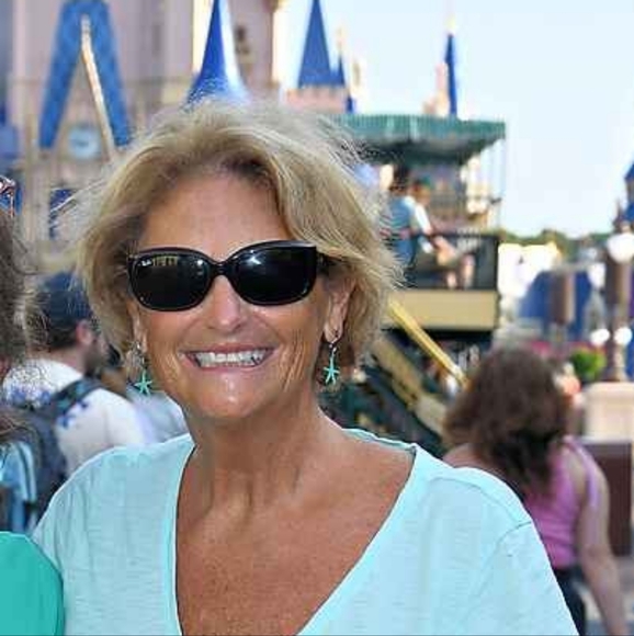 Meet your Posher, Donna - Picture 2 of 2